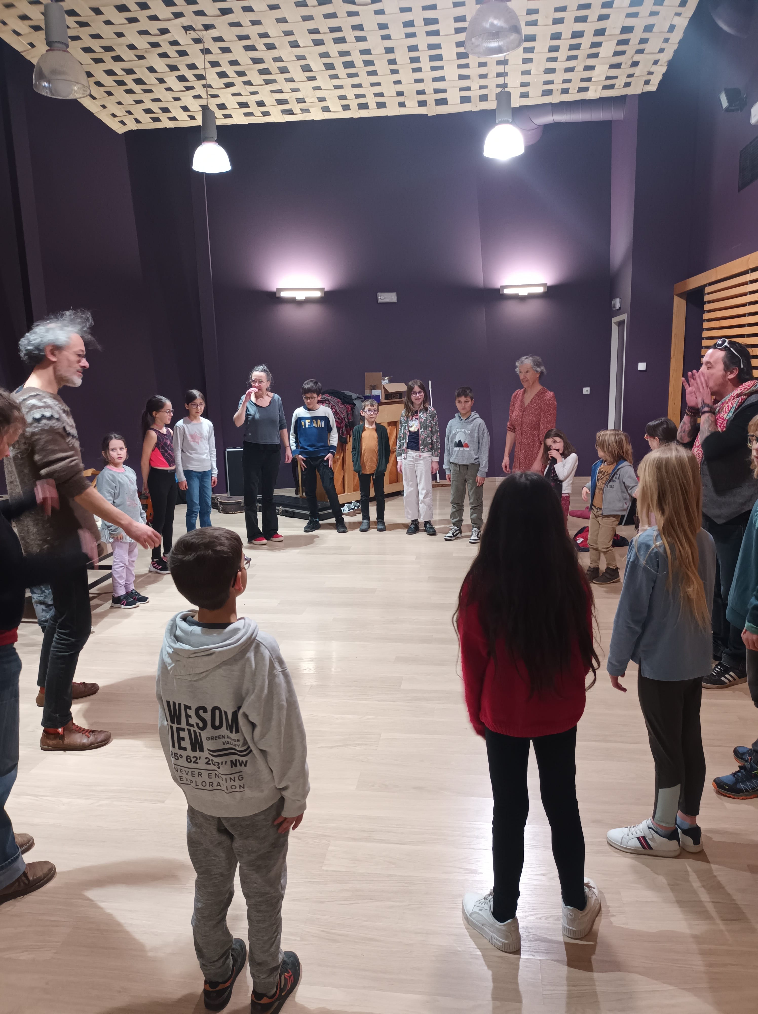 Image la compagnie "les Pies" de l'album Rencontre avec une compagnie " Les Pies"